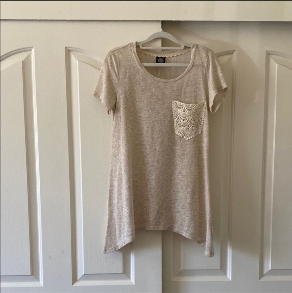 Babeau Beige Short Sleeve Top with Lace Pocket. Size S